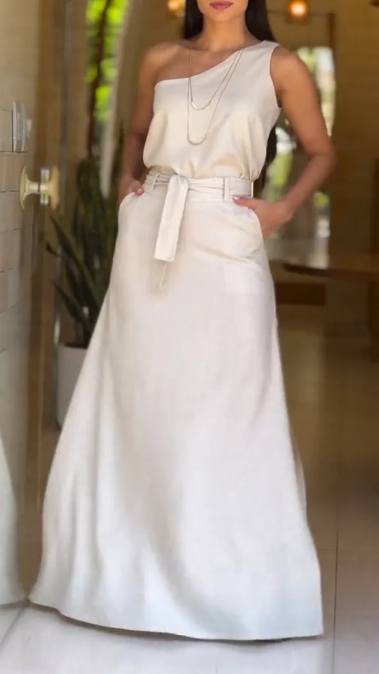 Clavelina™ - Long dress with an angled neckline