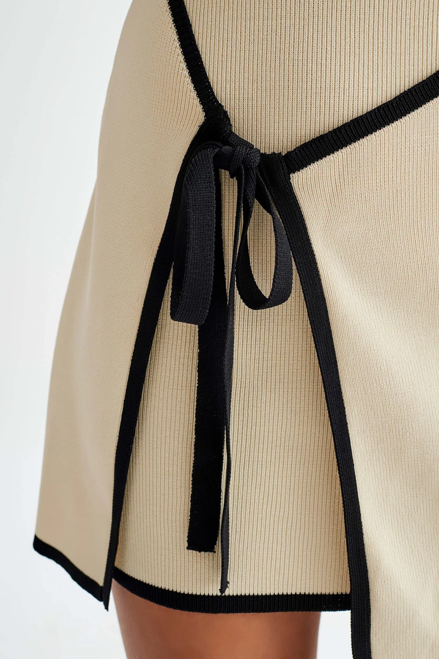 Rosalie - Elegant Sleeveless Short Dress