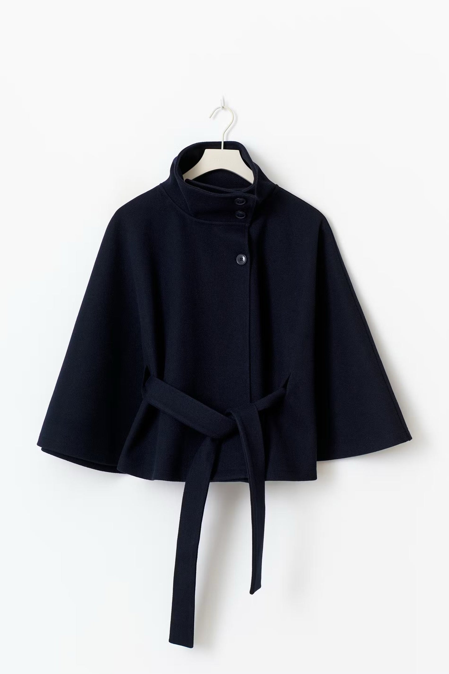 Mara – Cape-Style Jacket for Autumn and Winter