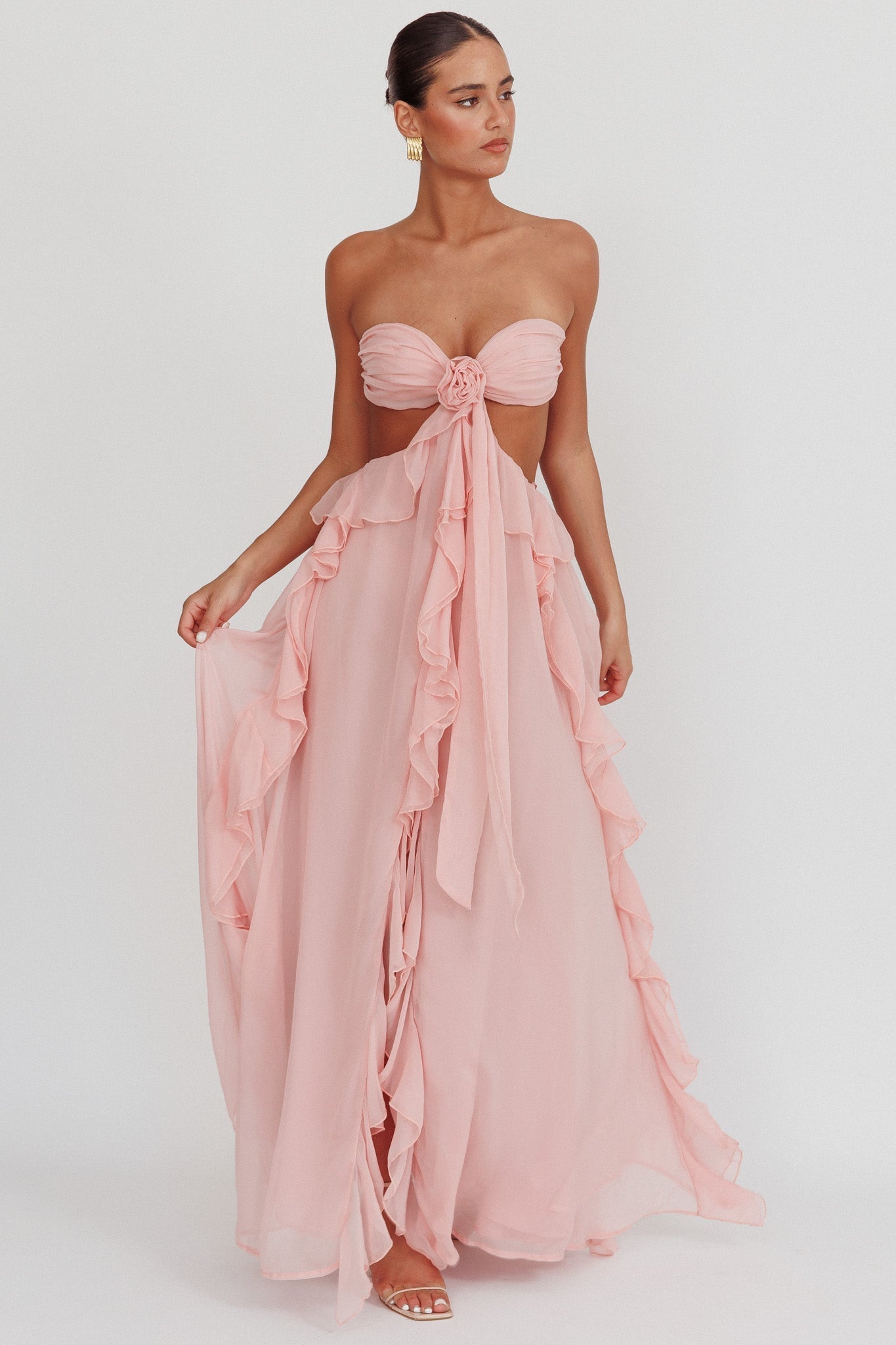 Ebba - Long dress with ruffles and slits