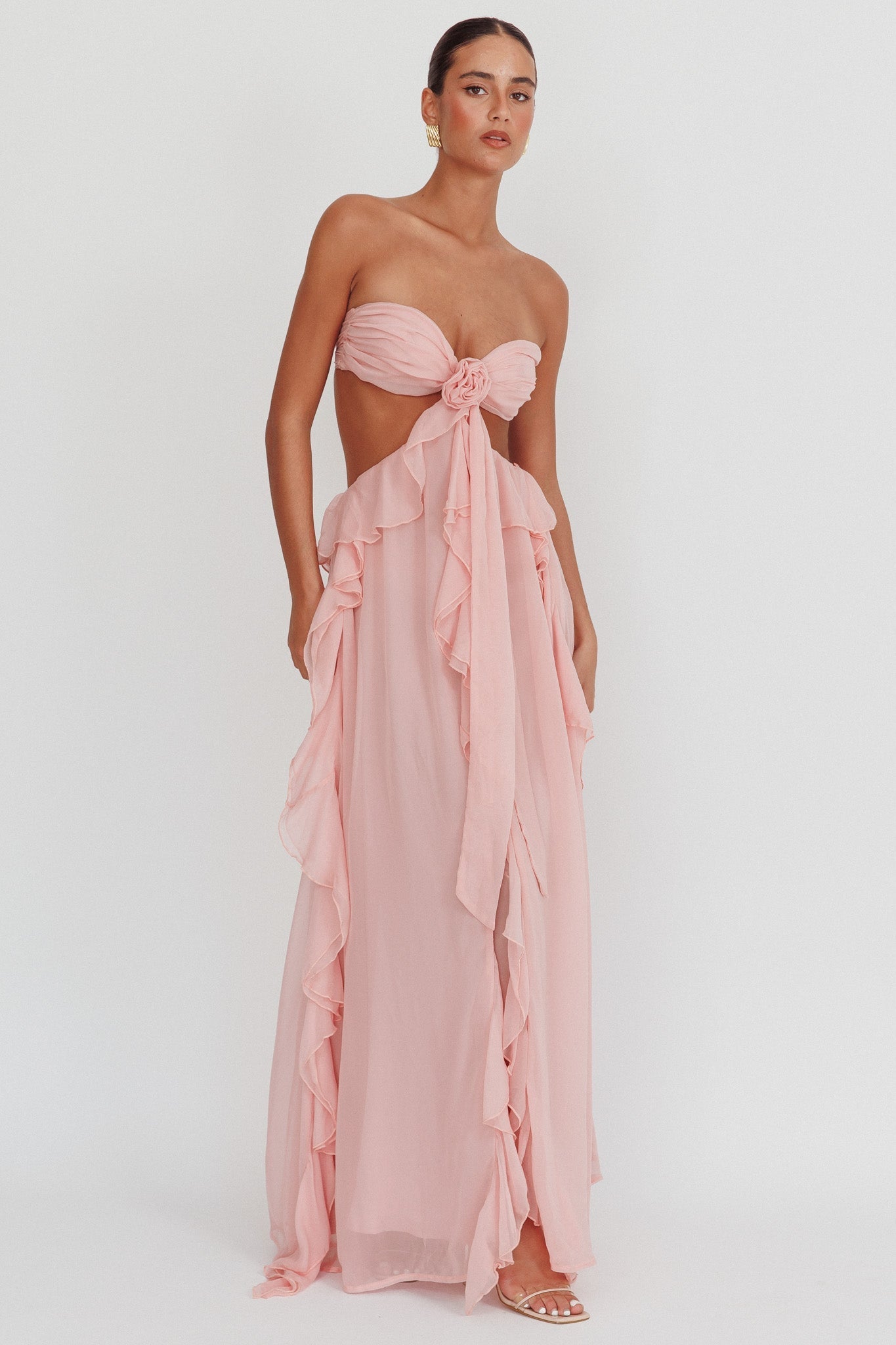 Ebba - Long dress with ruffles and slits