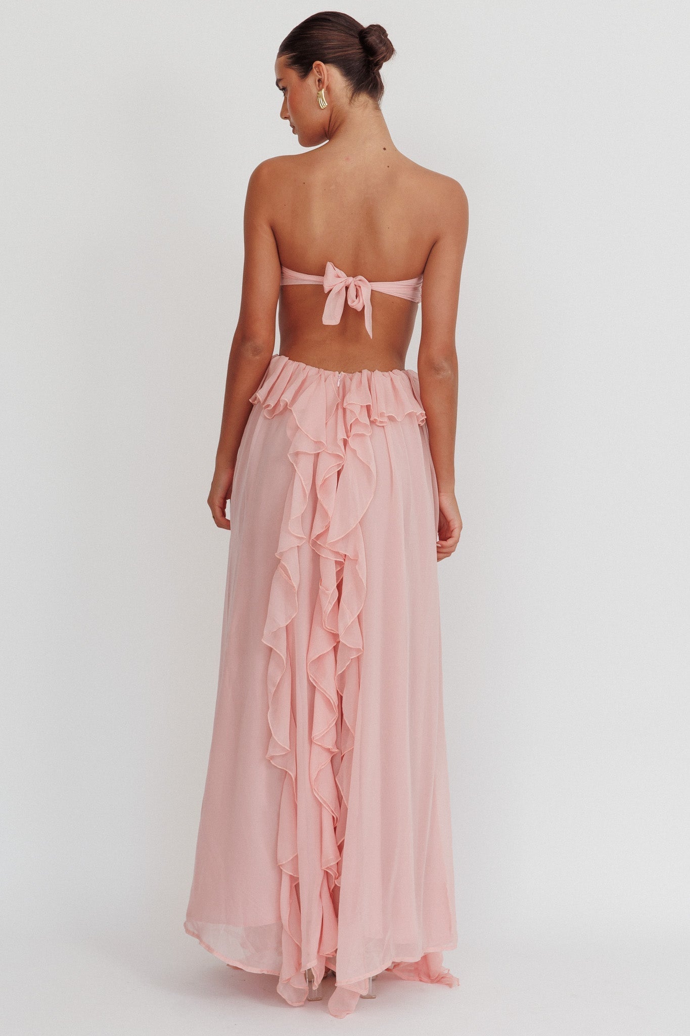 Ebba - Long dress with ruffles and slits