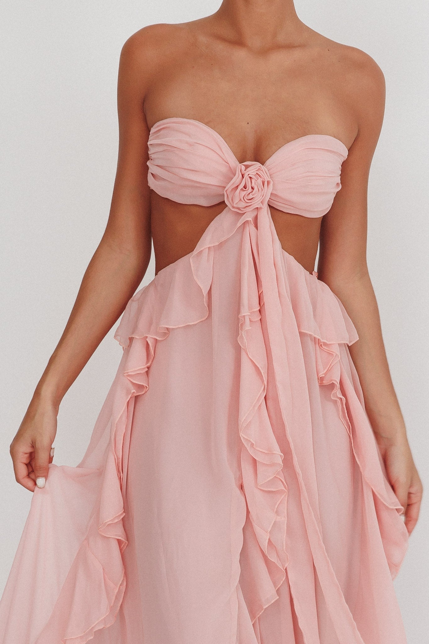 Ebba - Long dress with ruffles and slits