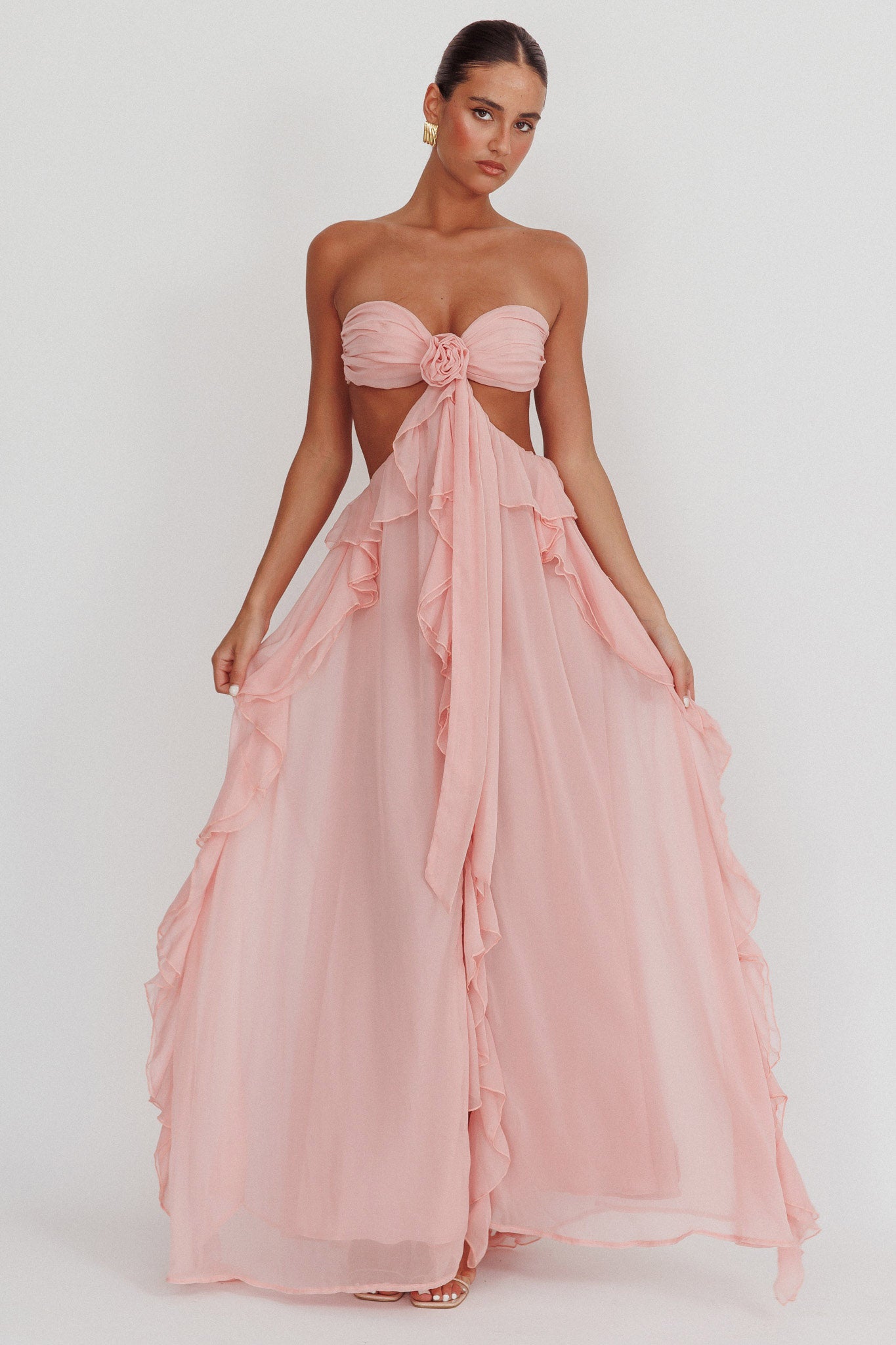 Ebba - Long dress with ruffles and slits