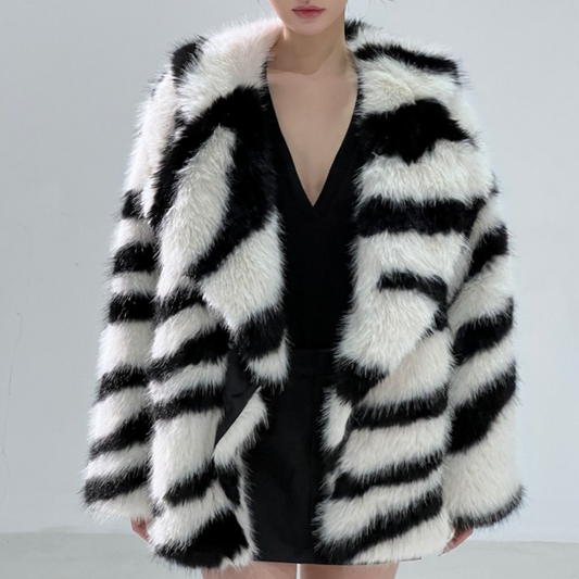 Alina™ - Luxurious and Elegant Faux Fur Coat