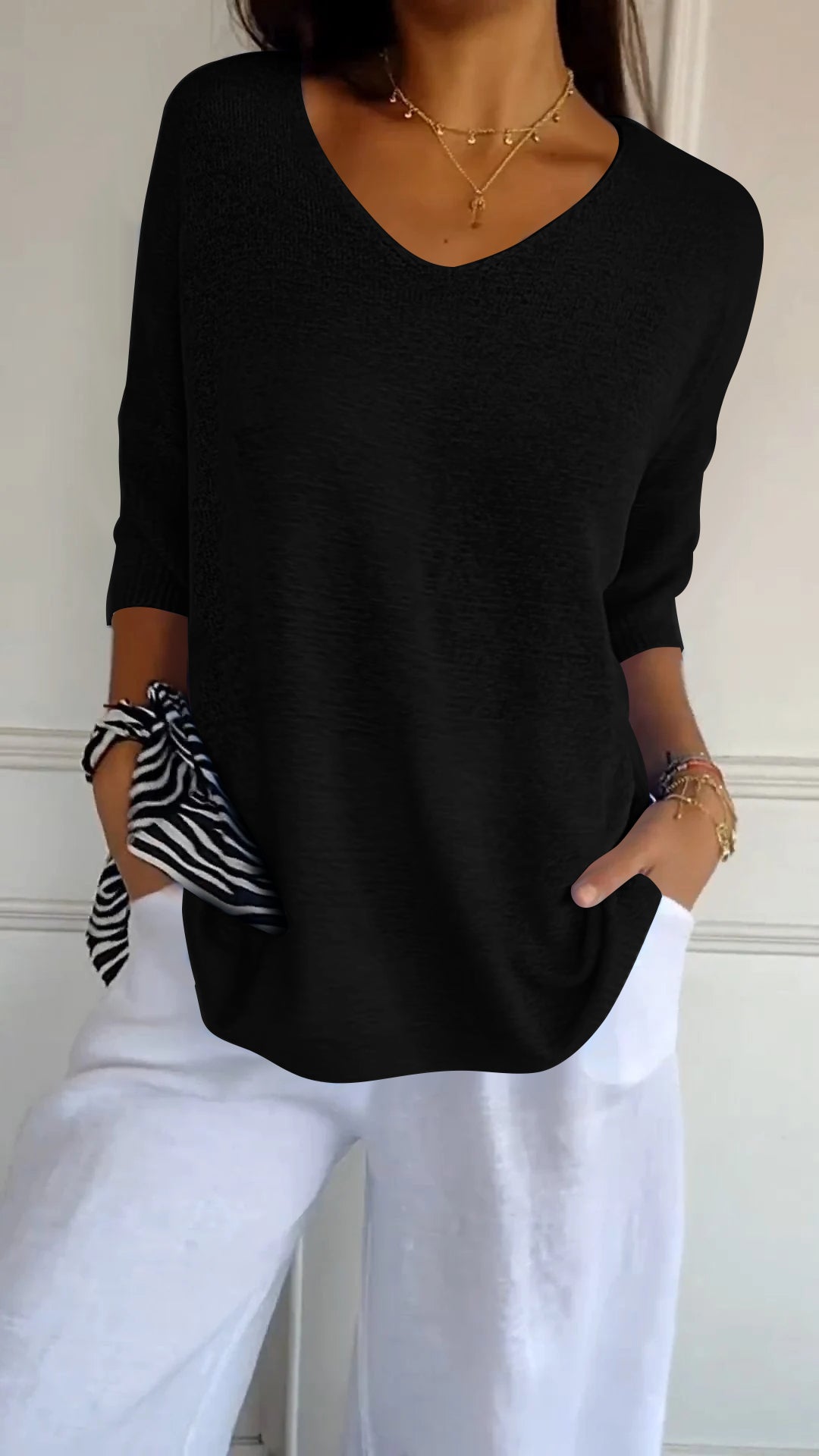 Ava™ - Closed V-neck sweater