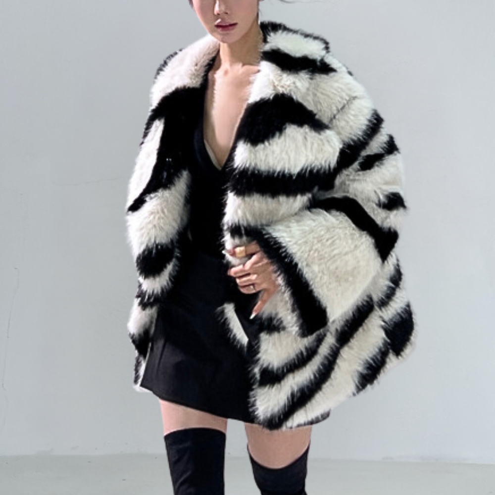 Alina™ - Luxurious and Elegant Faux Fur Coat